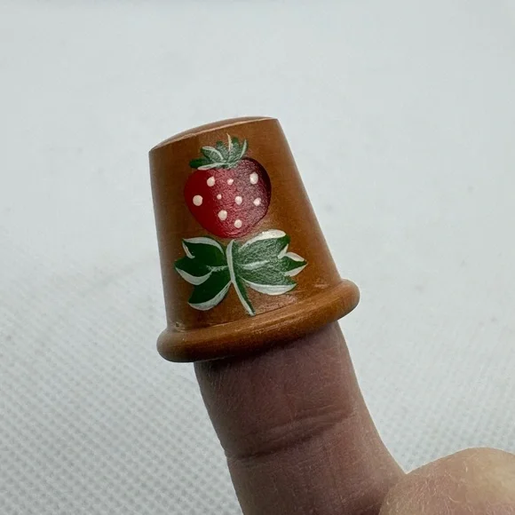Vintage Wooden Hand Painted Folk Art Strawberry Sewing Thimble Switzerland - Picture 7 of 10